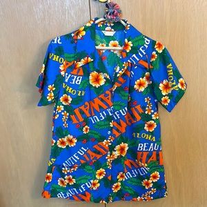 Vibrant Vintage Women’s Hawaiian Shirt, Smock Pockets, Button-down
